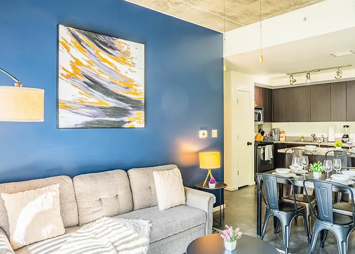 Modern 2bd - Cdt - Gym, Pool, Parking - Sleep 8