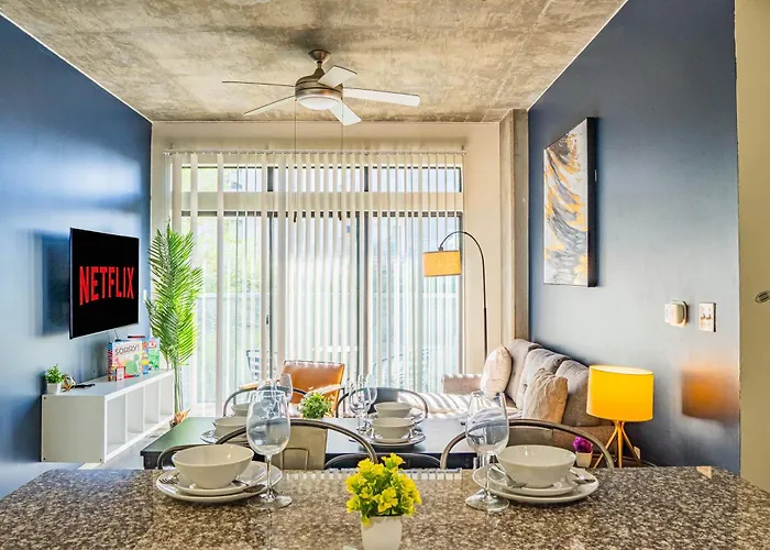 Modern 2bd - Cdt - Gym, Pool, Parking - Sleep 8 Apartment