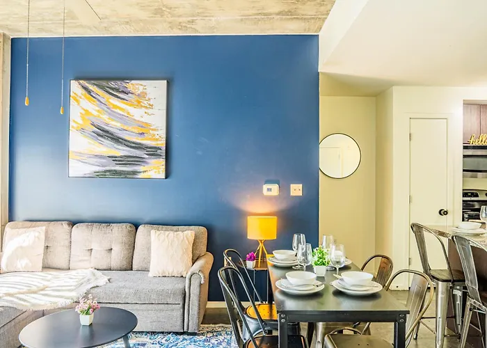 Modern 2bd - Cdt - Gym, Pool, Parking - Sleep 8 * Phoenix
