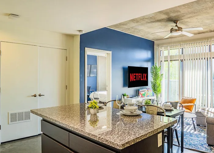 Modern 2bd - Cdt - Gym, Pool, Parking - Sleep 8 * Phoenix