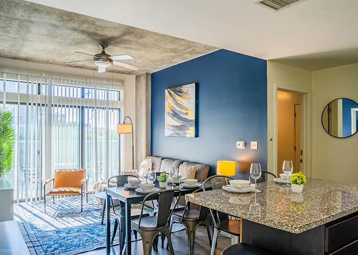 Modern 2bd - Cdt - Gym, Pool, Parking - Sleep 8 Apartment *