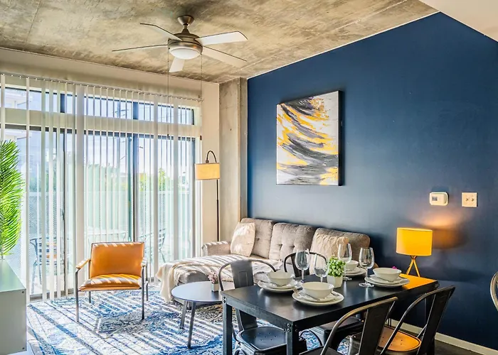 Modern 2bd - Cdt - Gym, Pool, Parking - Sleep 8 Apartment