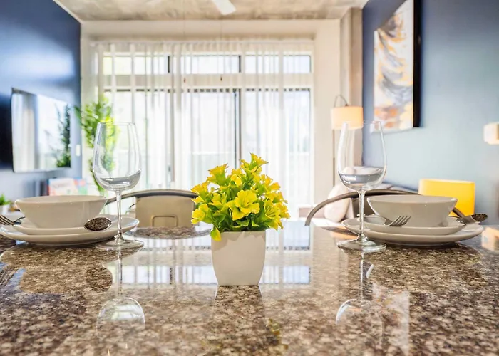 Modern 2bd - Cdt - Gym, Pool, Parking - Sleep 8 * Phoenix