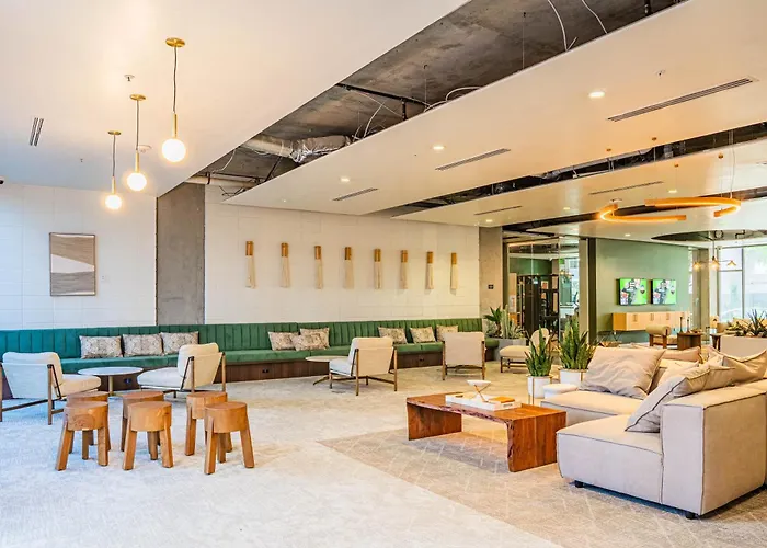 Modern 2bd - Cdt - Gym, Pool, Parking - Sleep 8 *
