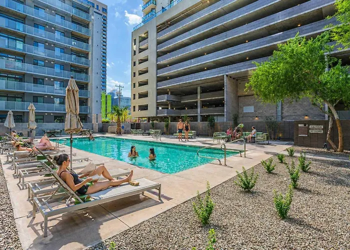 Modern 2bd - Cdt - Gym, Pool, Parking - Sleep 8 Apartment Phoenix