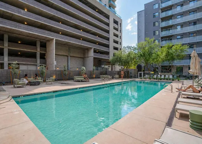 Modern 2bd - Cdt - Gym, Pool, Parking - Sleep 8 Apartment *