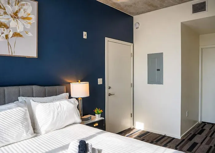 Modern 2bd - Cdt - Gym, Pool, Parking - Sleep 8 Apartment